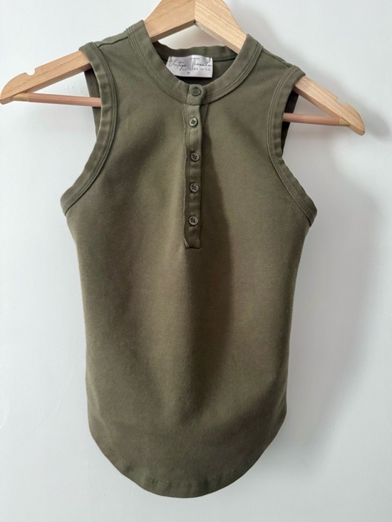vintage threads Tops - Vintage Threads Olive Green Sleeveless Henley Top Women’s Medium Cotton